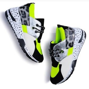 Like new Steve Madden cliff sneakers Sz 7